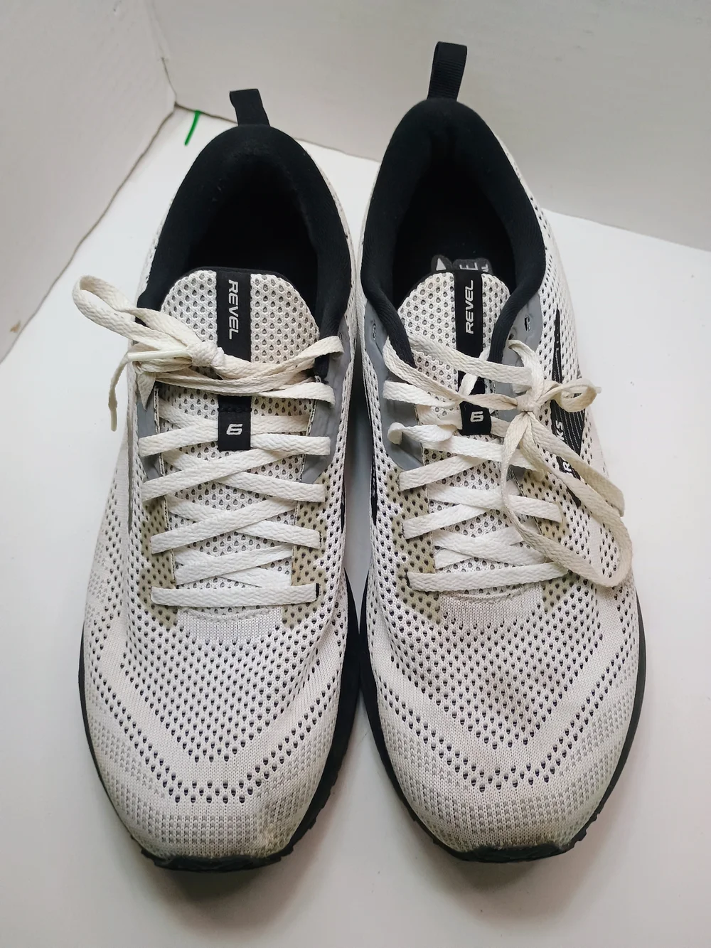 Brooks Revel 6 White Black Gray Athletic Running Shoe Sneakers 1203861B121 Sz 11